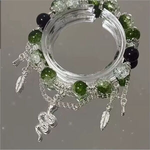 Green Crackle Glass Snake Beaded Charm Bracelet Silver Tone & Stretchy NWT